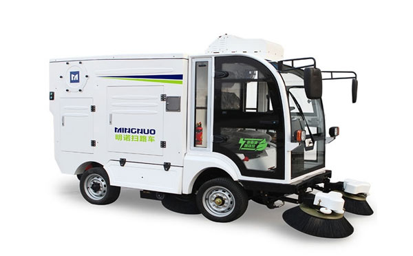 沙雅四轮扫路车MN-S1800配备240L标准垃圾桶